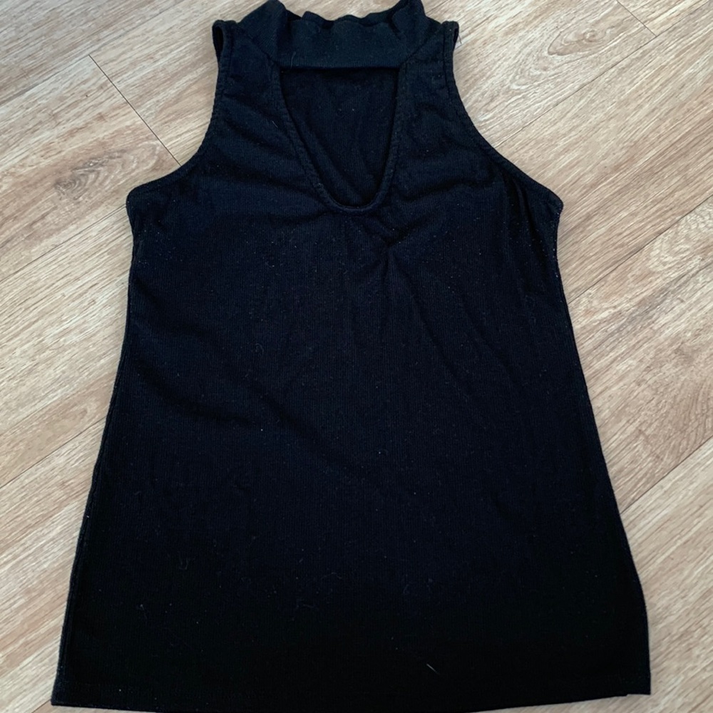 Black ribbed tank with cutout
